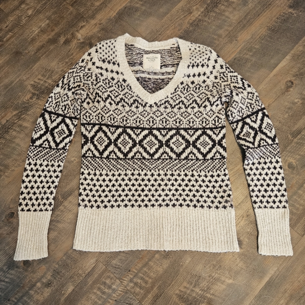 Abercrombie & Fitch Brown and White Patterned V-Neck Sweater